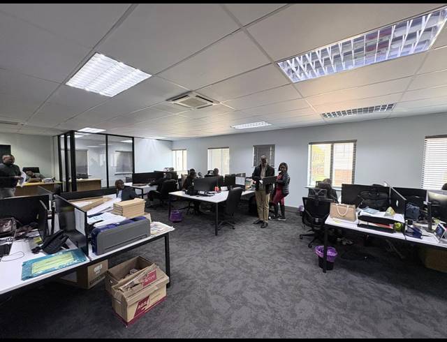 461M² OFFICE TO LET IN VORNA VALLEY